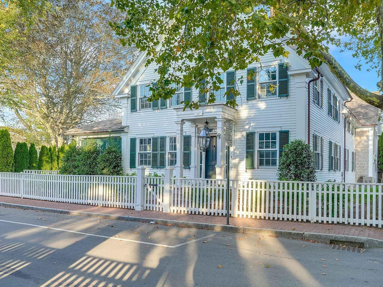 52 S Summer St Edgartown, MA 02539 - Thumbnail 4