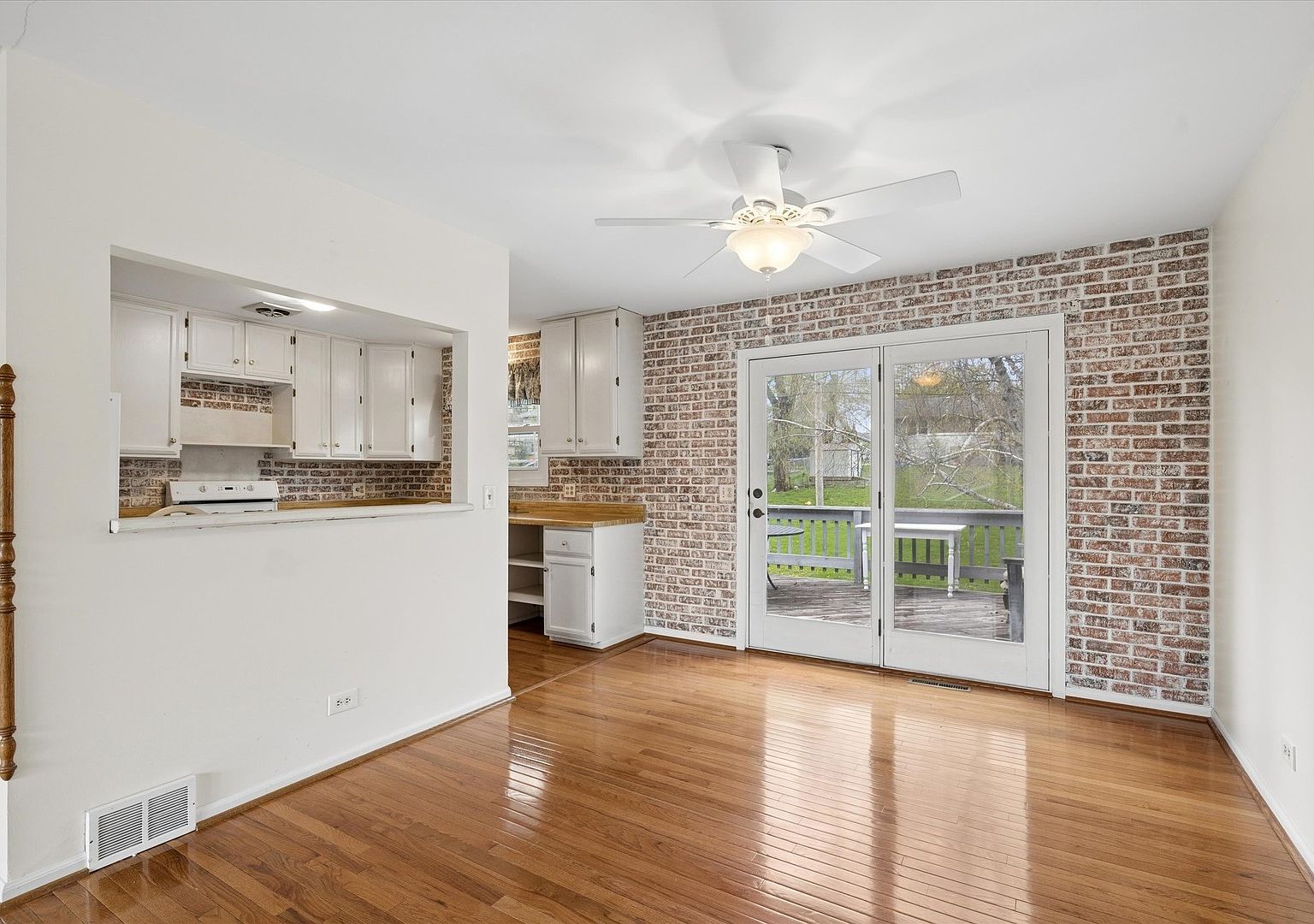 13 Hawthorne Rd Lake In The Hills, IL 60156 - Thumbnail 4