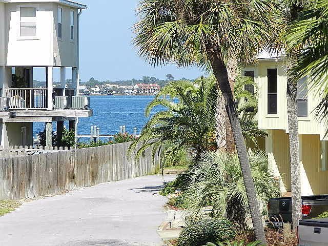 8520 Gulf Blvd APT 35 Navarre, FL 32566 - Thumbnail 4