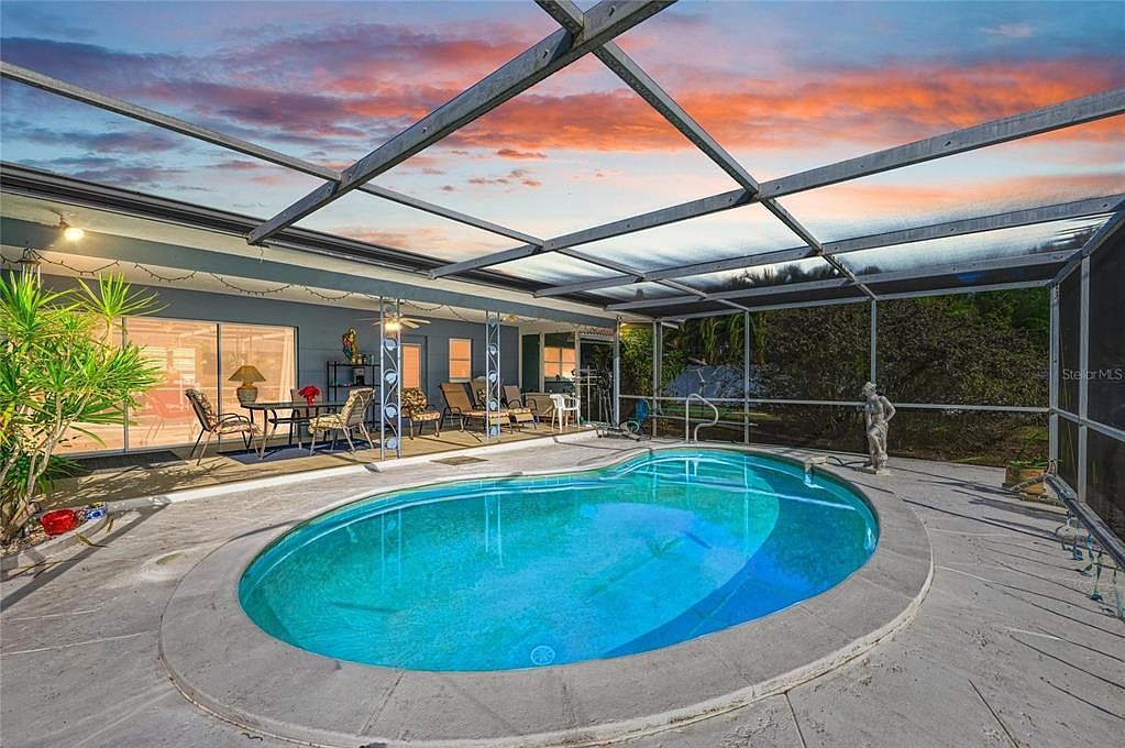 3040 Tyrone Ln Sarasota, FL 34239 - Thumbnail 4