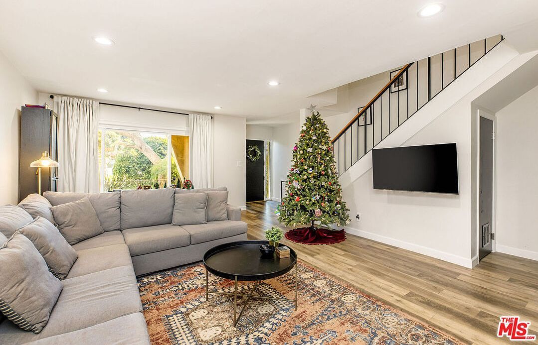 8025 Redlands St APT 13 Playa Del Rey, CA 90293 - Thumbnail 4