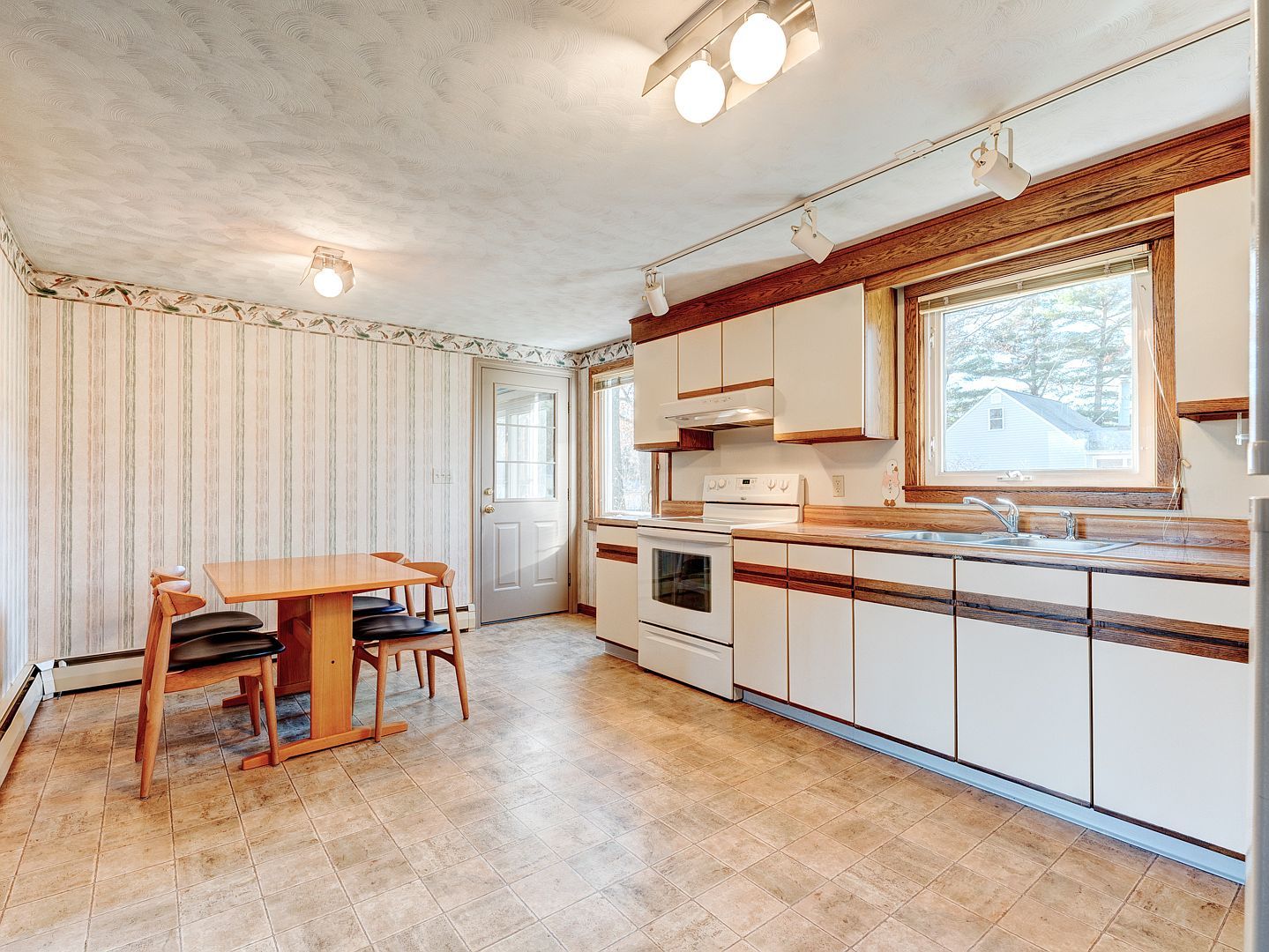 1 Oxford Dr Enfield, CT 06082 - Thumbnail 4