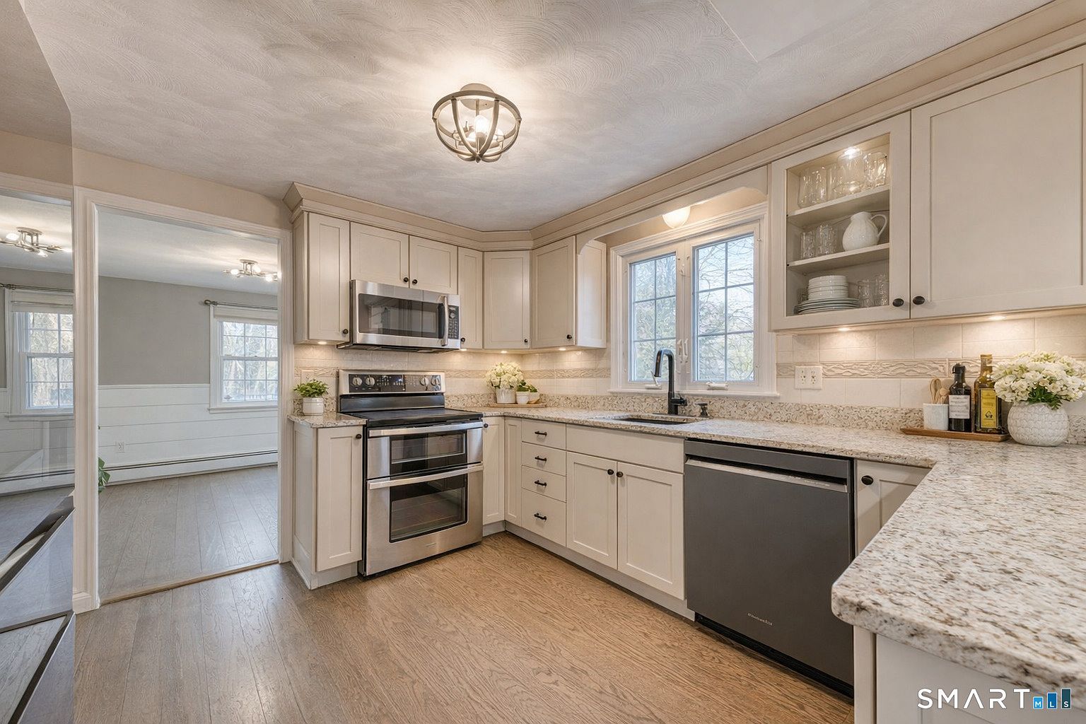 25 Hunter Ln Glastonbury, CT 06033 - Thumbnail 4