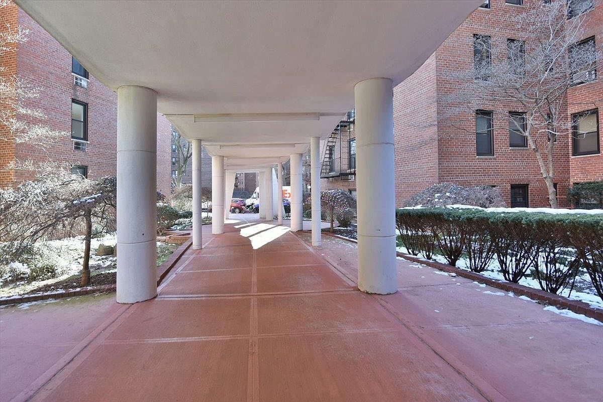 139-15 83rd Ave APT 219 Jamaica, NY 11435 - Thumbnail 4