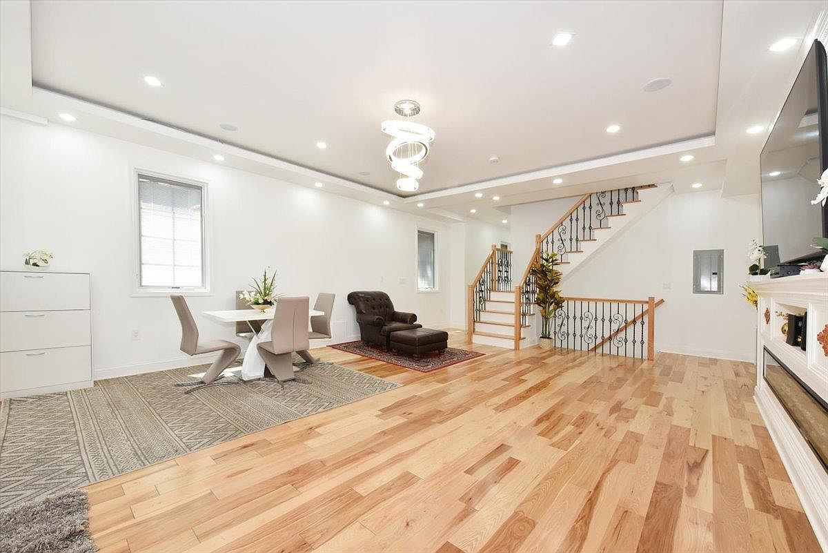 86-22 Somerset St Jamaica, NY 11432 - Thumbnail 4