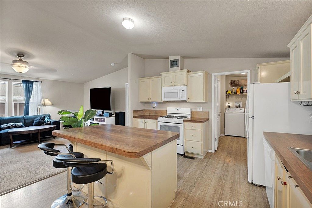 2494 W Main St SPC 168 Barstow, CA 92311 - Thumbnail 4