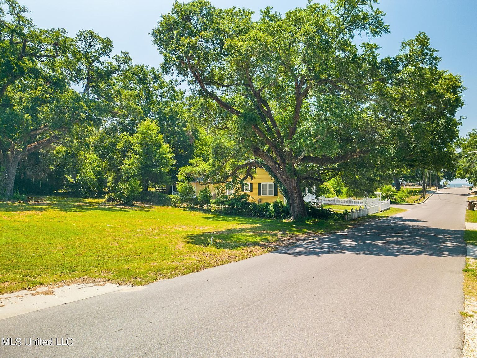 146 Gill Ave Biloxi, MS 39530 - Thumbnail 4