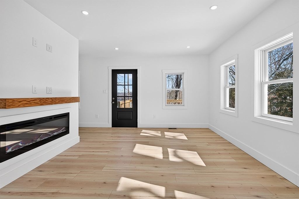 45-45A Fruit St Leominster, MA 01453 - Thumbnail 4