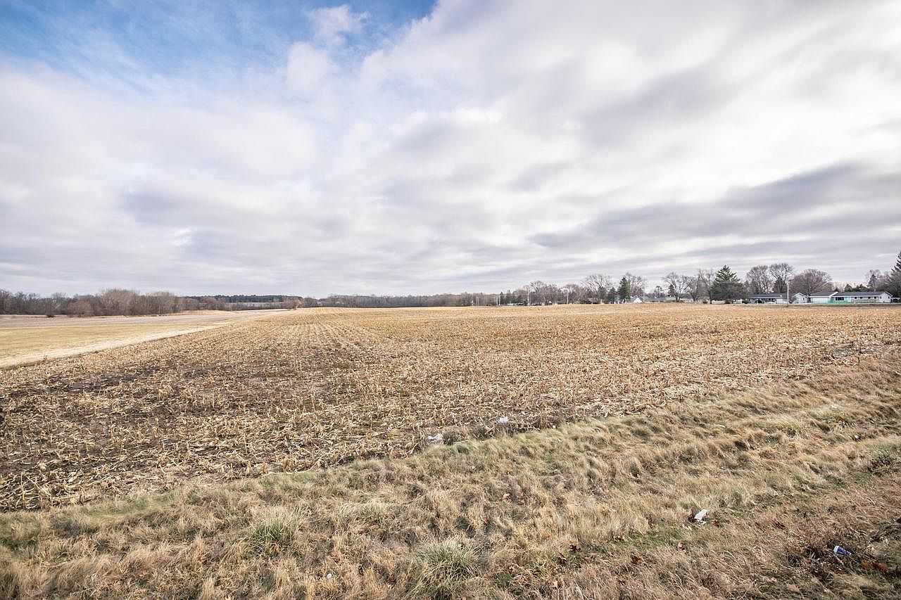 2245 Decorah Rd, West Bend, WI, 53095 - Thumbnail 4