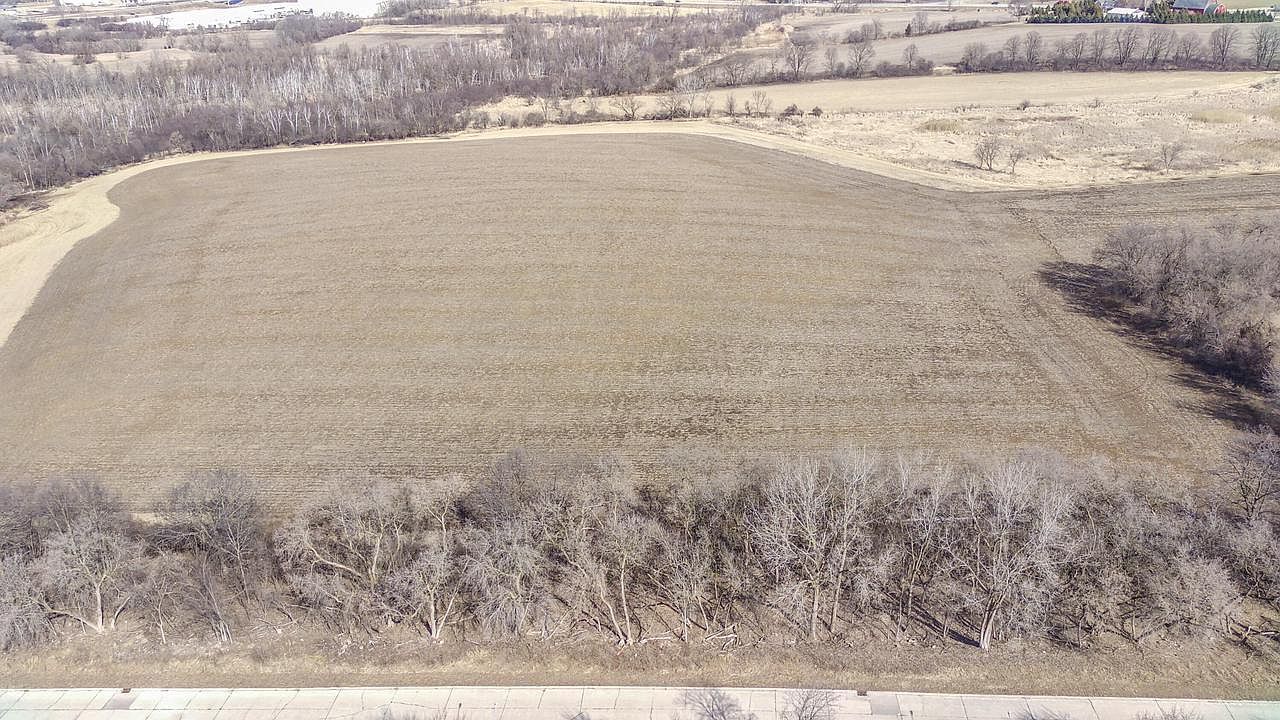 1600 Patricia Dr West Bend, WI 53090 - Thumbnail 4