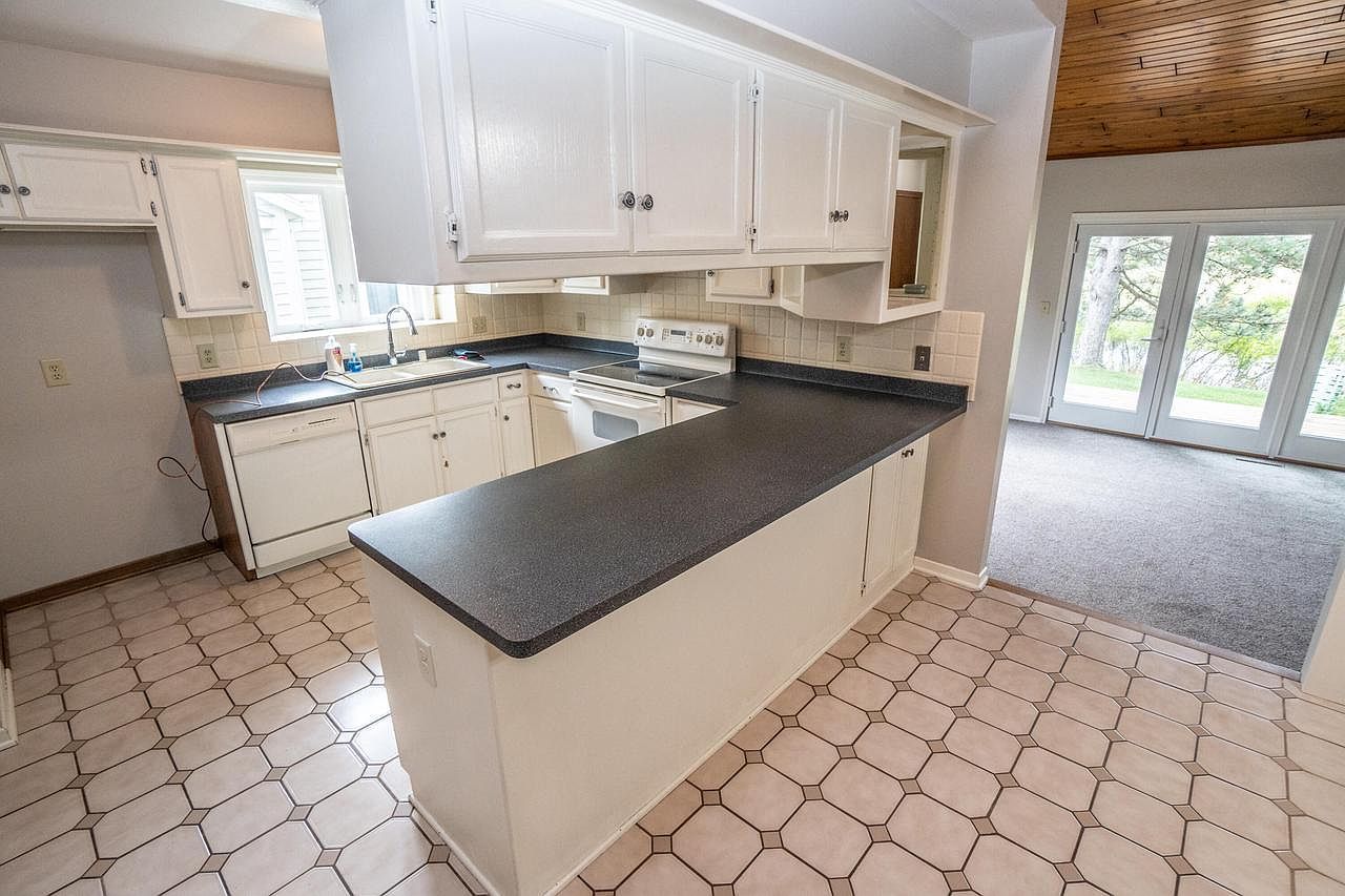 W179N9765 Riversbend Cir W Germantown, WI 53022 - Thumbnail 4