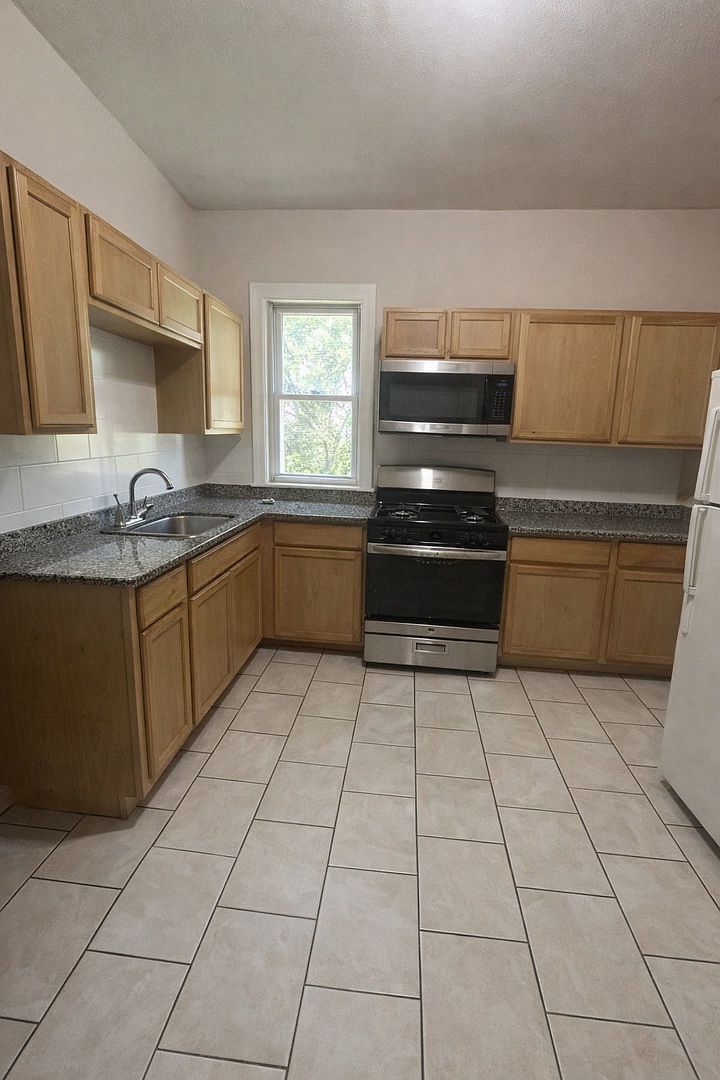 5320 S Carpenter St Chicago, IL 60609 - Thumbnail 4