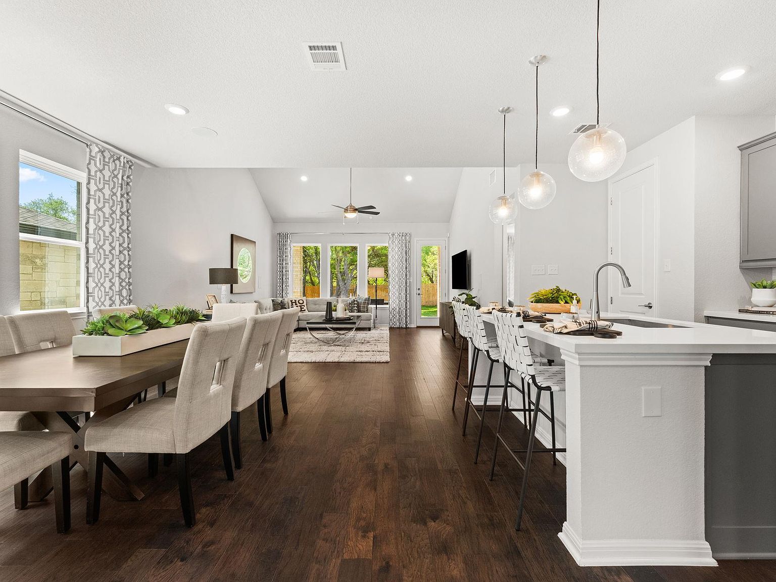 208 Barton Oak Trl Georgetown, TX 78628 - Thumbnail 4