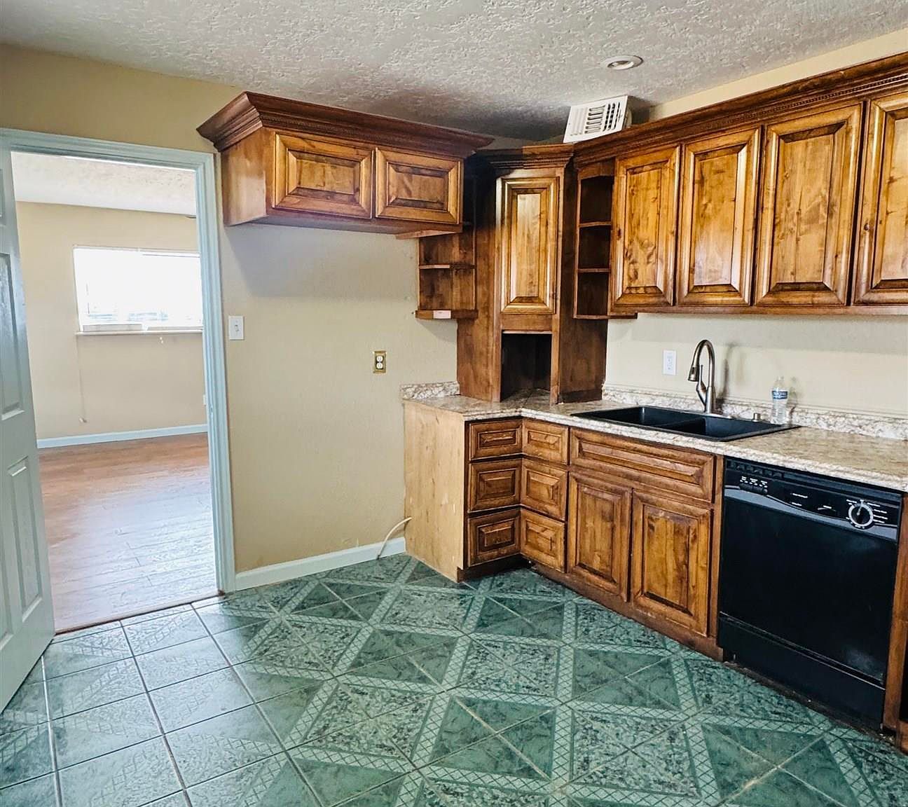 1327 S Perry Dr Hobbs, NM 88240 - Thumbnail 4