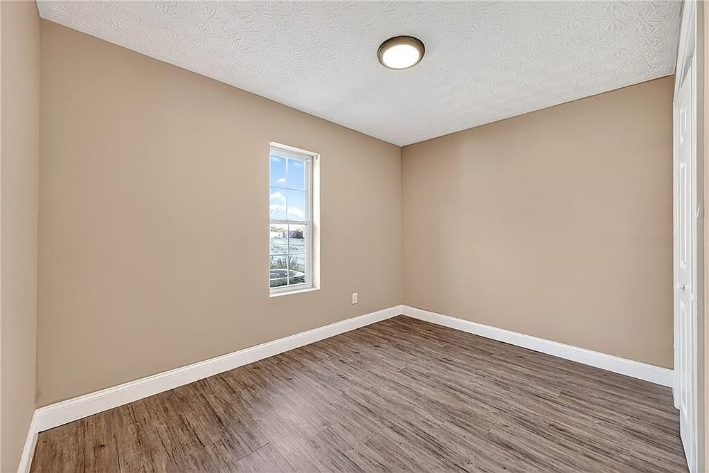 233 Goshen Ln Woodstock, GA 30188 - Thumbnail 4