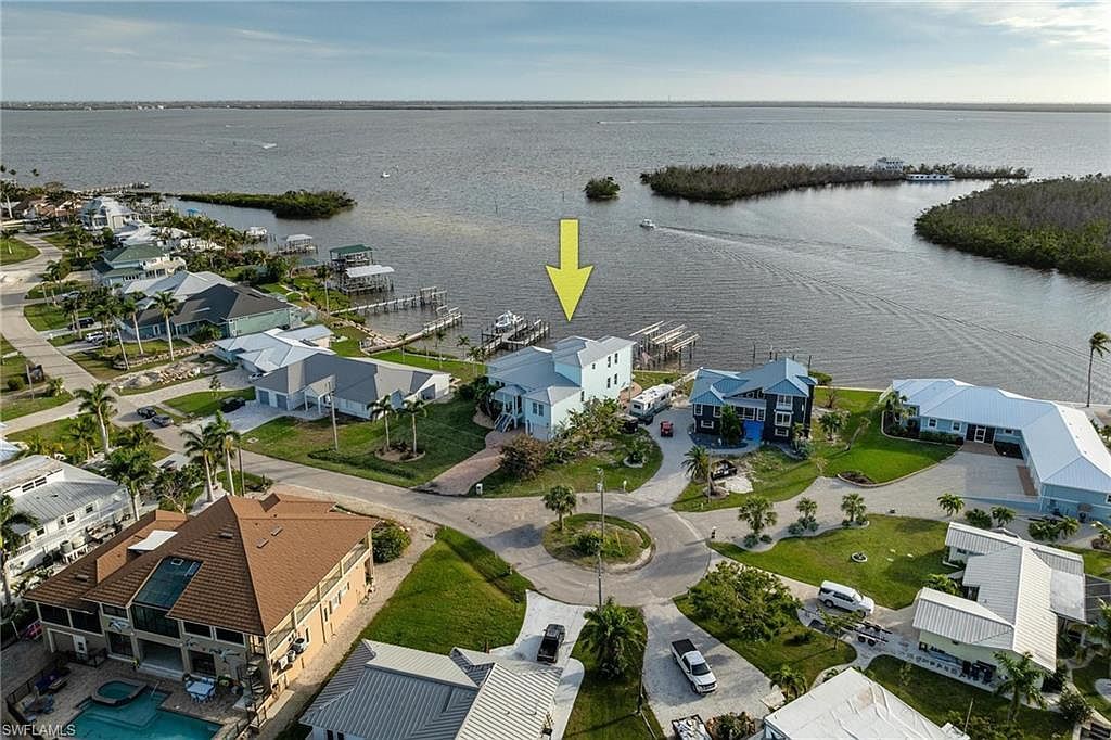 3807 San Carlos Dr Saint James City, FL 33956 - Thumbnail 4