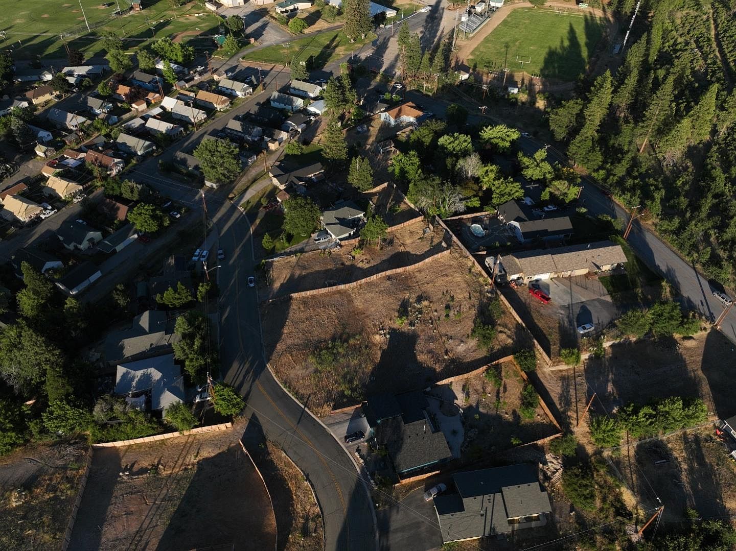 891 S Davis Ave Weed, CA 96094 - Thumbnail 4