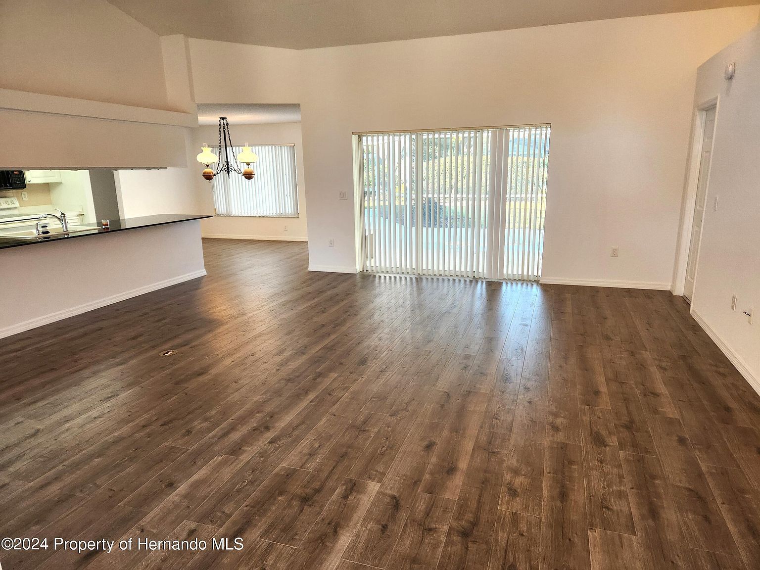 9405 Ashley Dr Weeki Wachee, FL 34613 - Thumbnail 4