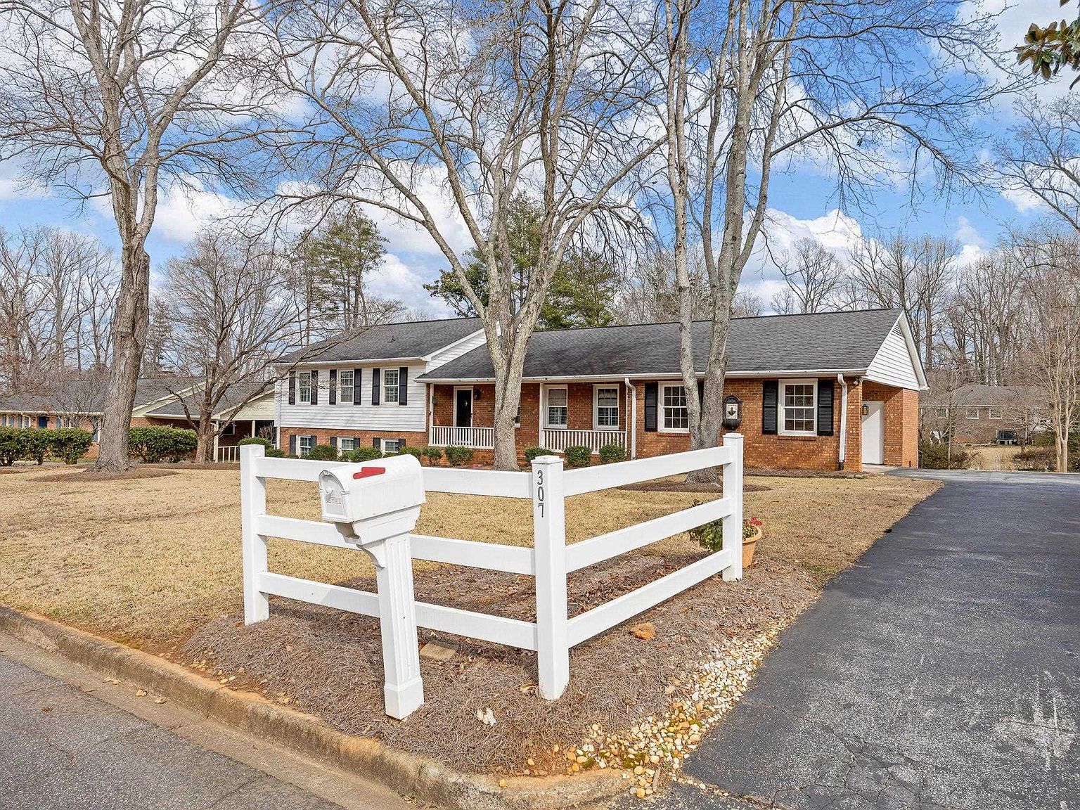 307 Holly Dr Spartanburg, SC 29301 - Thumbnail 4