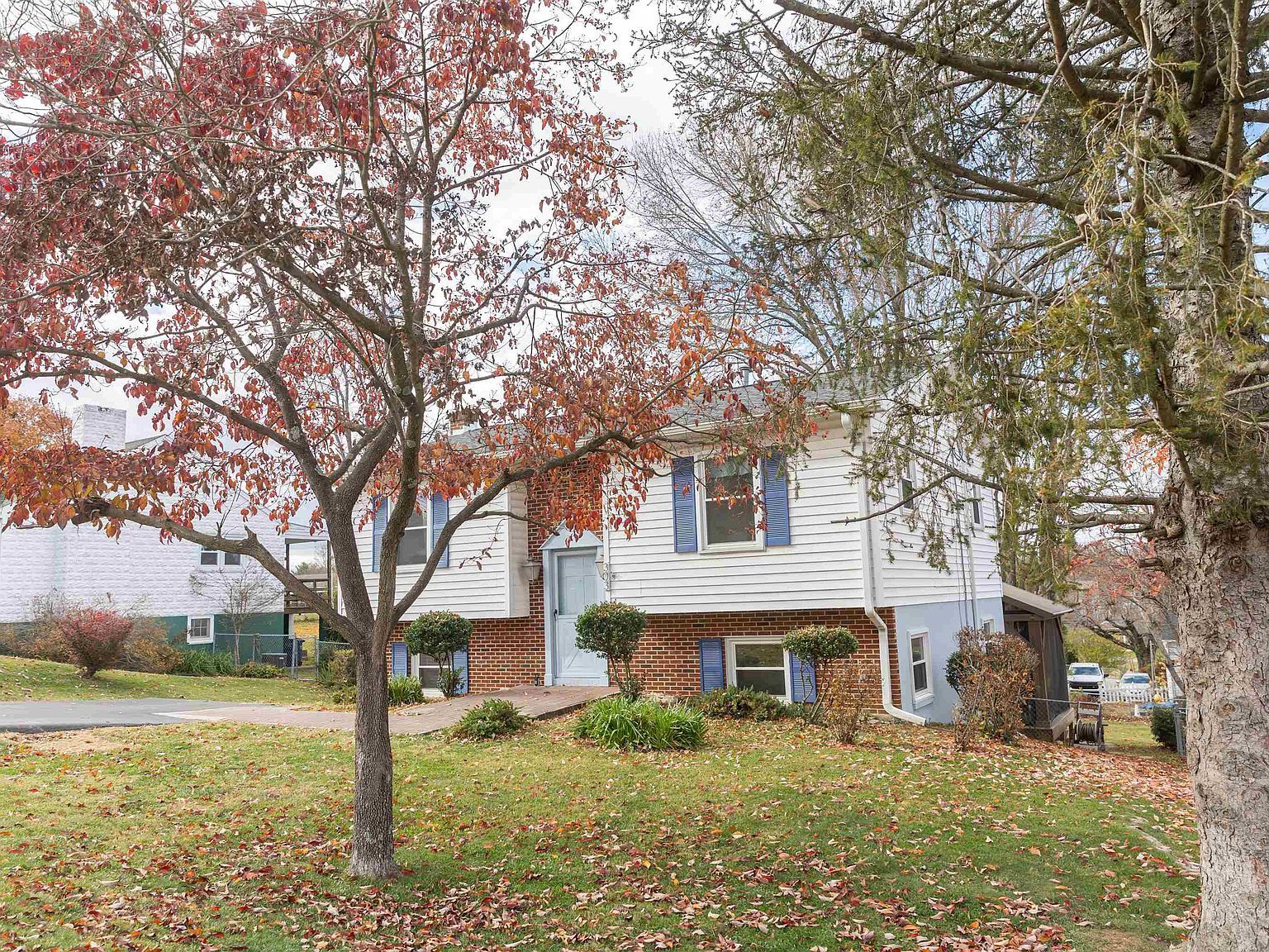 303 Summit St Lexington, VA 24450 - Thumbnail 4