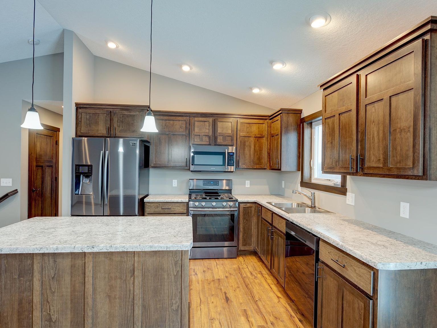 491 Coyote Way New Richmond, WI 54017 - Thumbnail 4