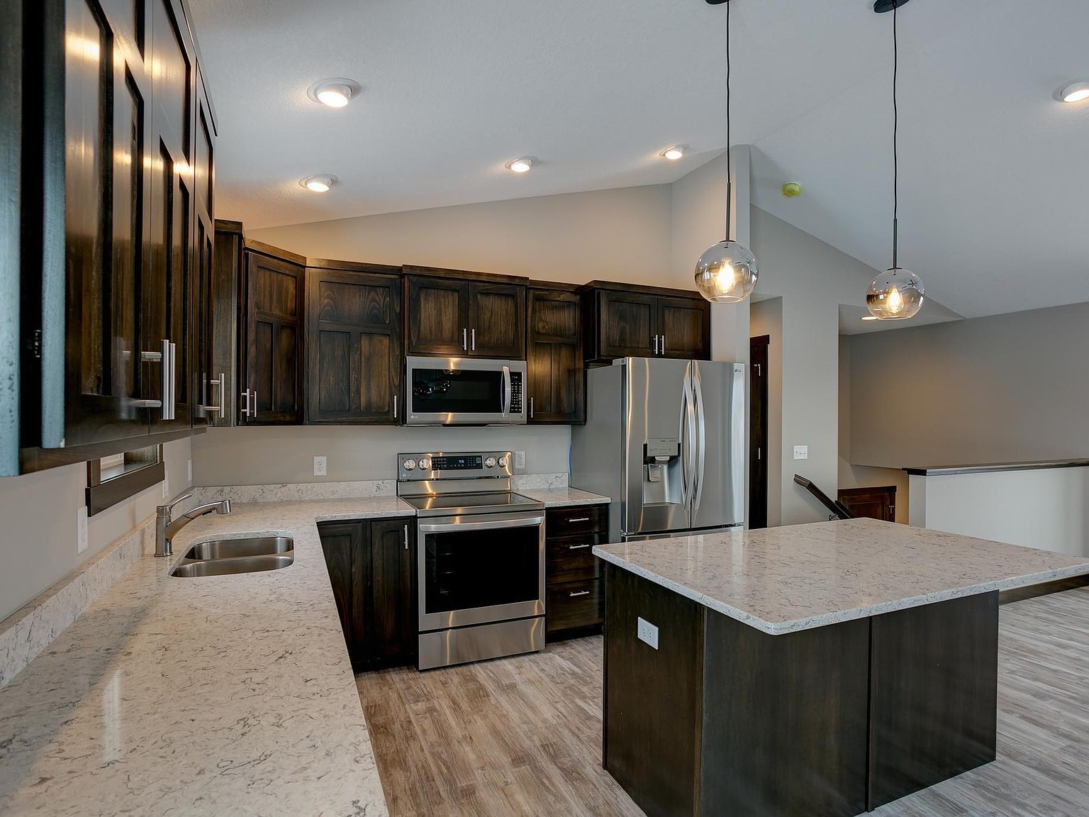 492 Coyote Way New Richmond, WI 54017 - Thumbnail 4