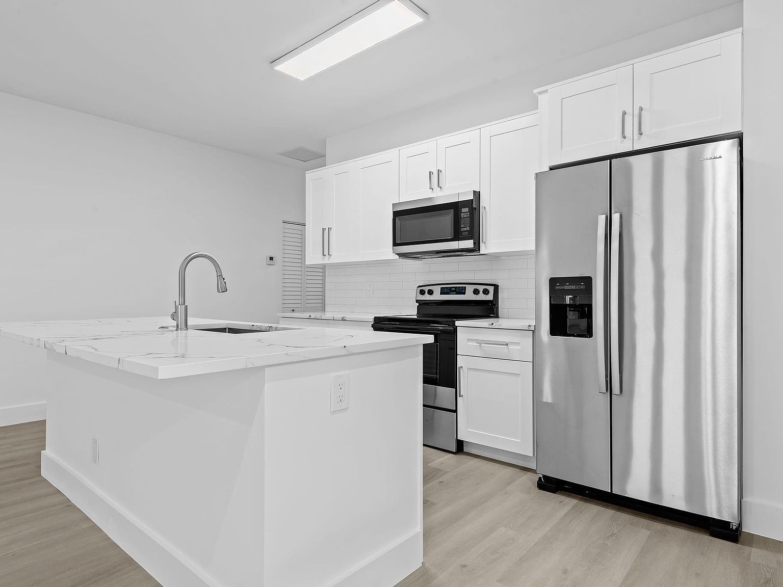 2810 NW 7th St Fort Lauderdale, FL 33311 - Thumbnail 4