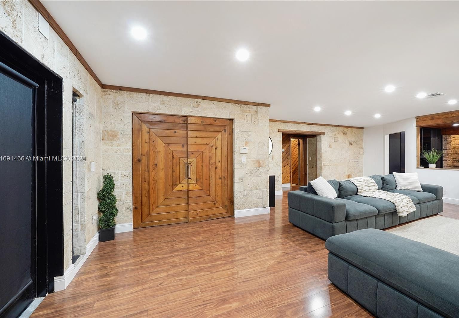 5000 Grant St Hollywood, FL 33021 - Thumbnail 4