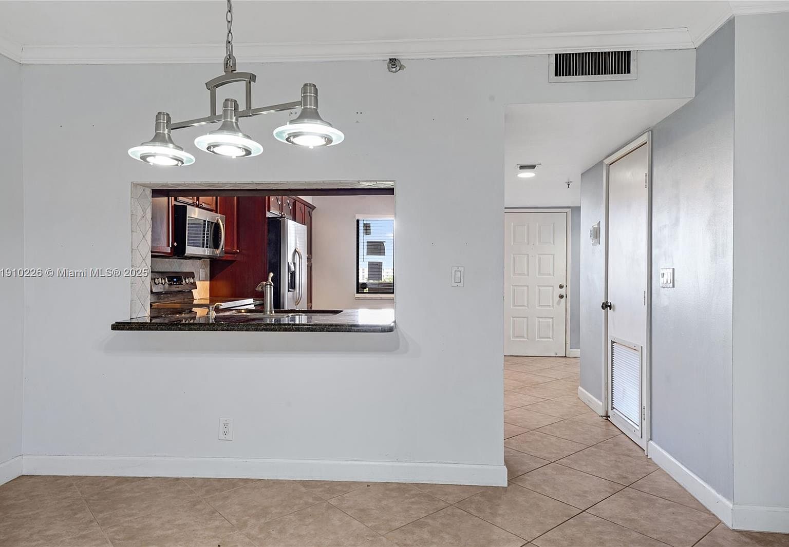 2206 S Cypress Bend Dr APT 801 Pompano Beach, FL 33069 - Thumbnail 4