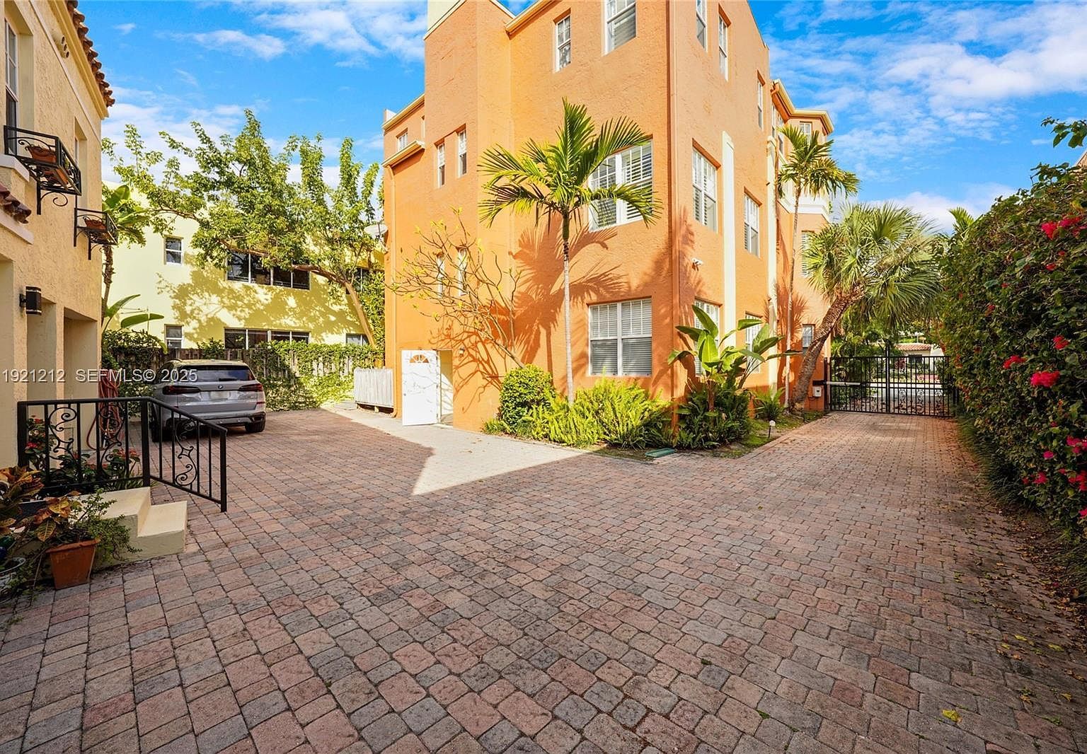 2870 Pine Tree Dr APT 3 Miami Beach, FL 33140 - Thumbnail 4