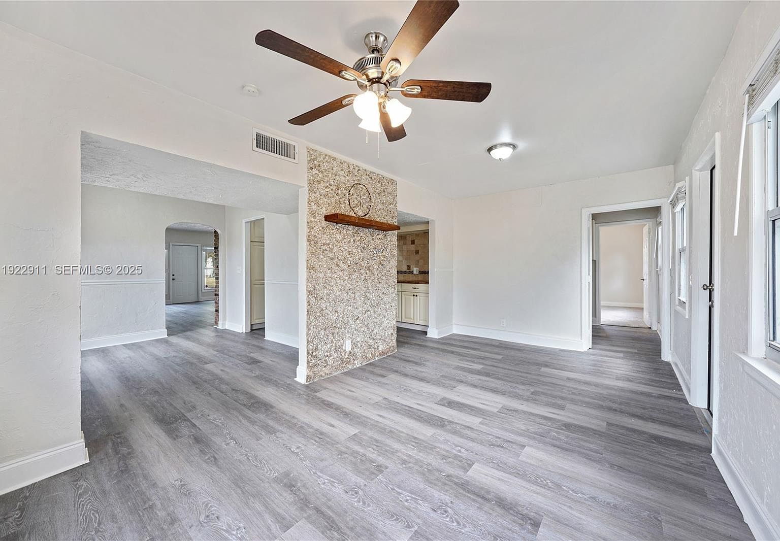 810 Ridgewood Dr West Palm Beach, FL 33405 - Thumbnail 4