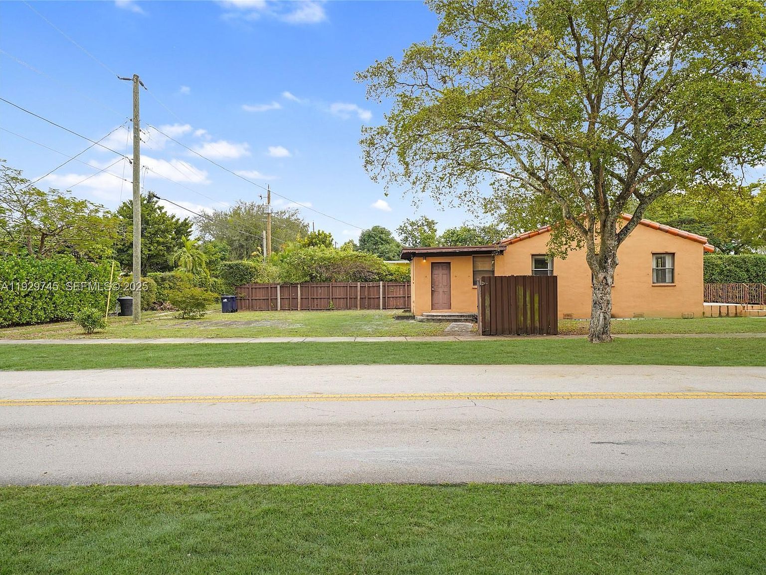 389 Lafayette Dr Miami Springs, FL 33166 - Thumbnail 4