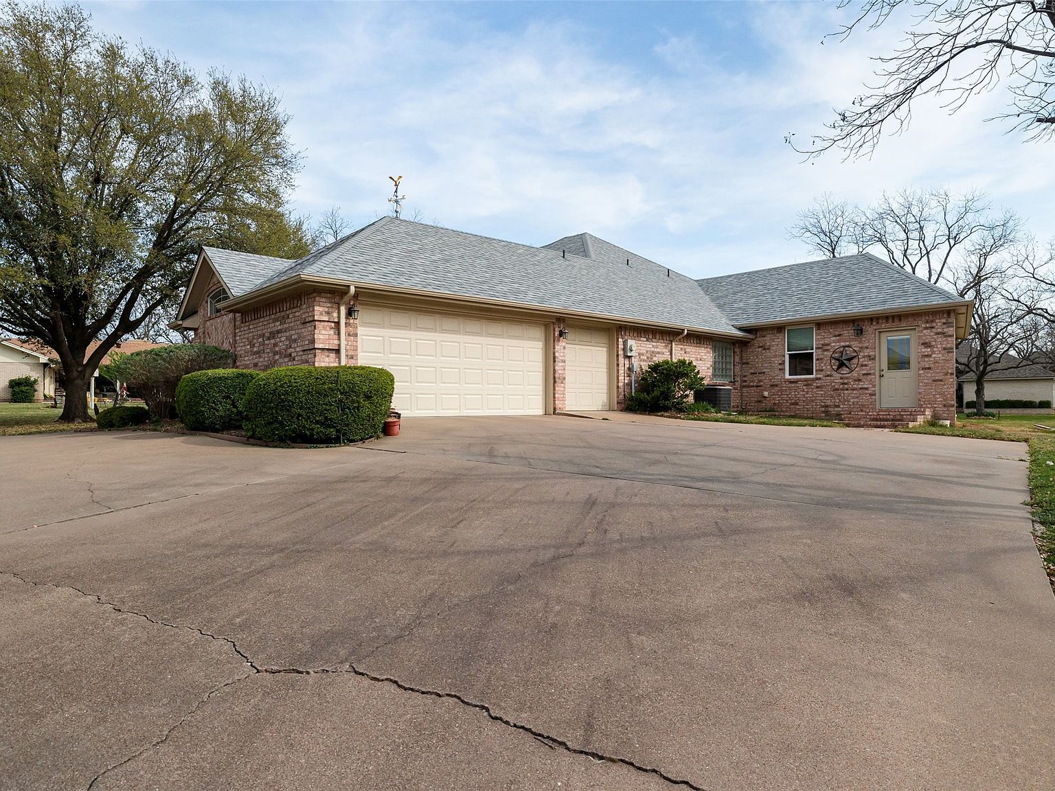 8913 Brierfield Rd Granbury, TX 76049 - Thumbnail 4