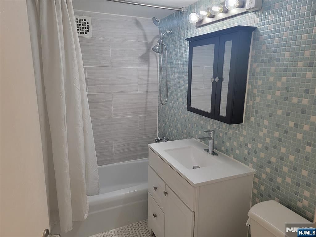 265 Main St APT 206 Ridgefield Park, NJ 07660 - Thumbnail 4