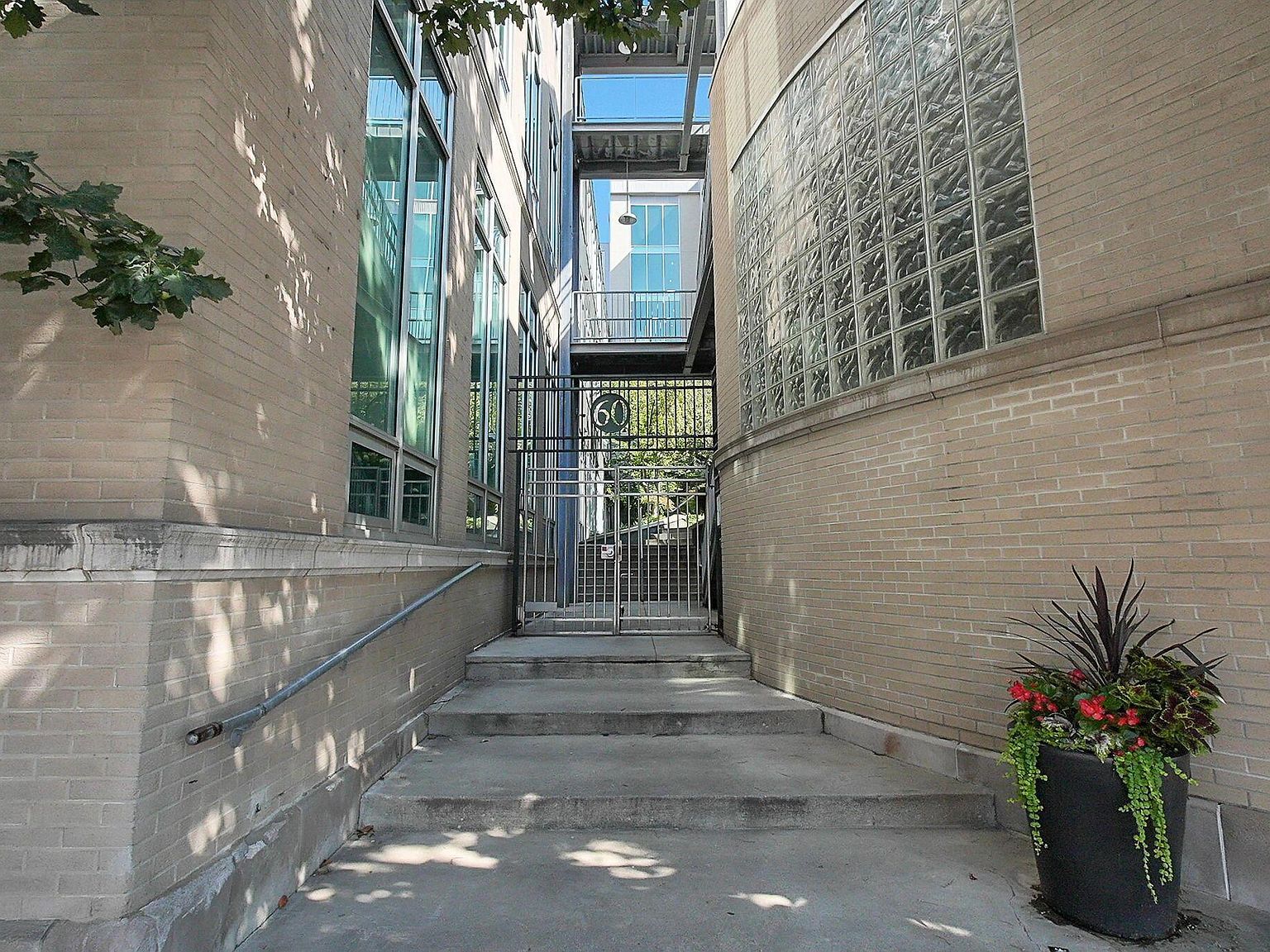 60 E Spring St APT 401 Columbus, OH 43215 - Thumbnail 4