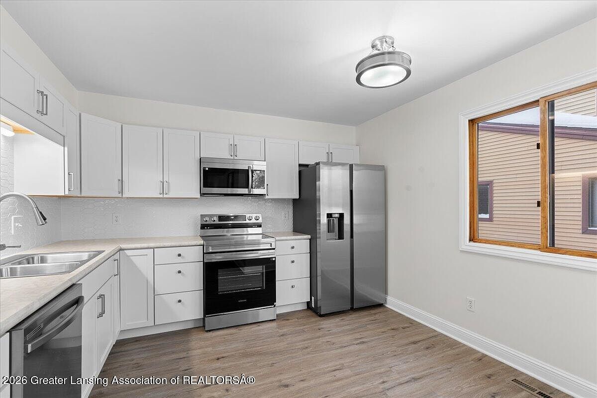 2011 E Provincial House Dr Lansing, MI 48910 - Thumbnail 4