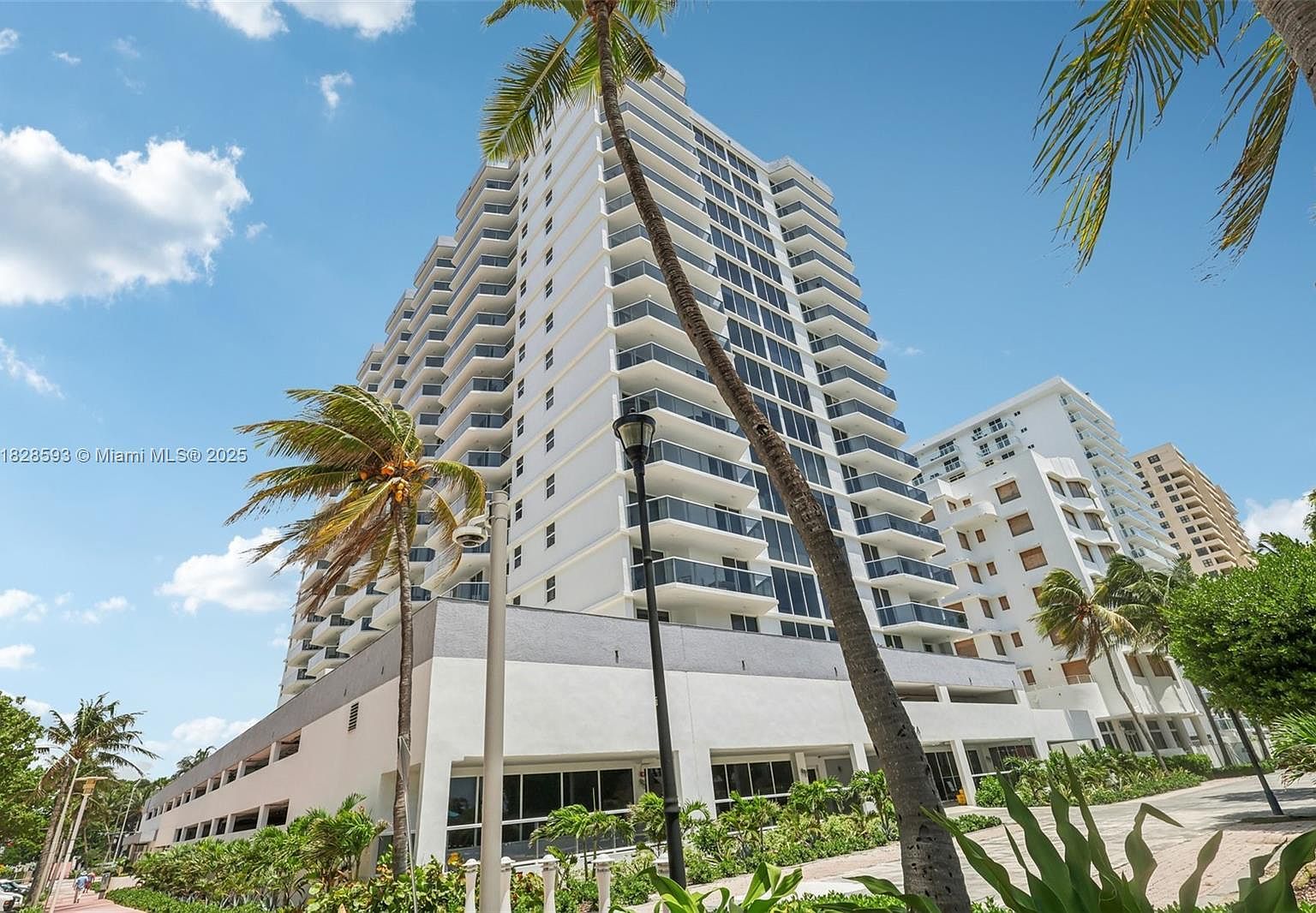 2401 Collins Ave APT 1612 Miami Beach, FL 33140 - Thumbnail 4