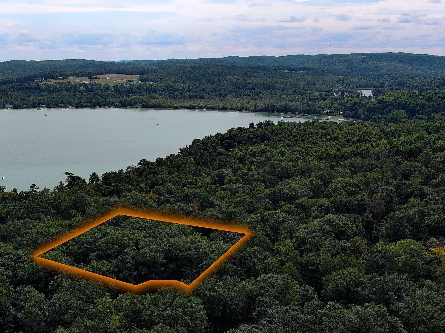 4005 E Oxford Dr Leland, MI 49654 - Thumbnail 4