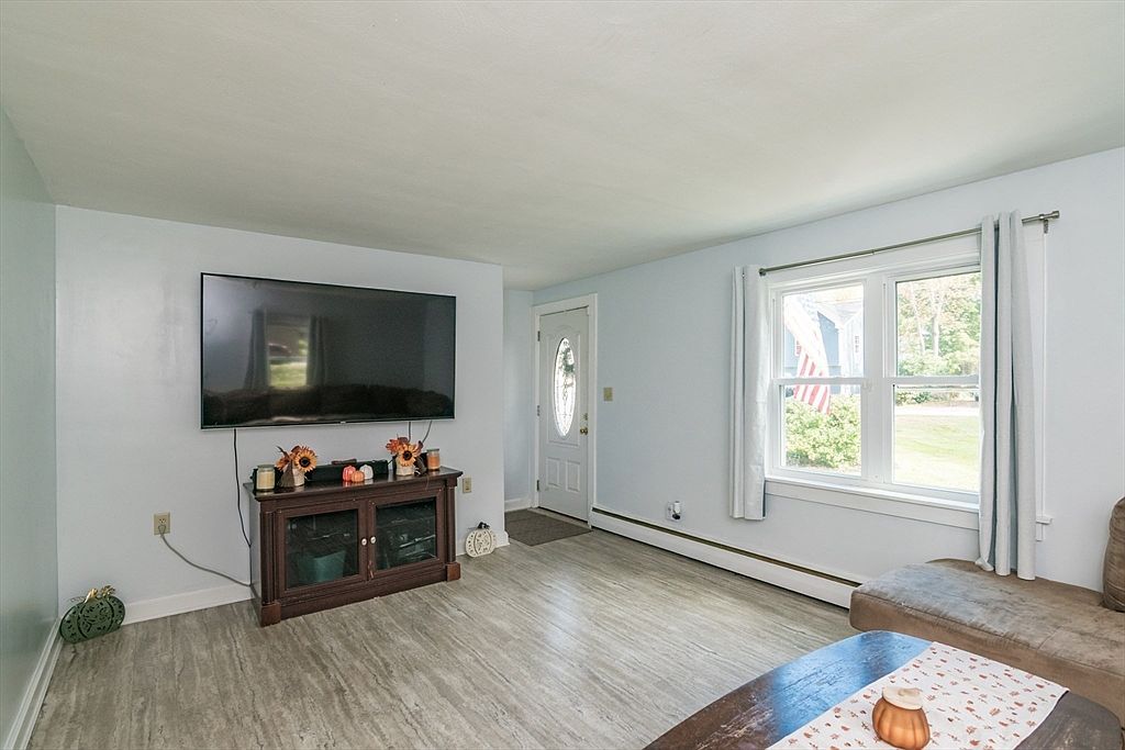 82 Comins Pond Rd Warren, MA 01083 - Thumbnail 4