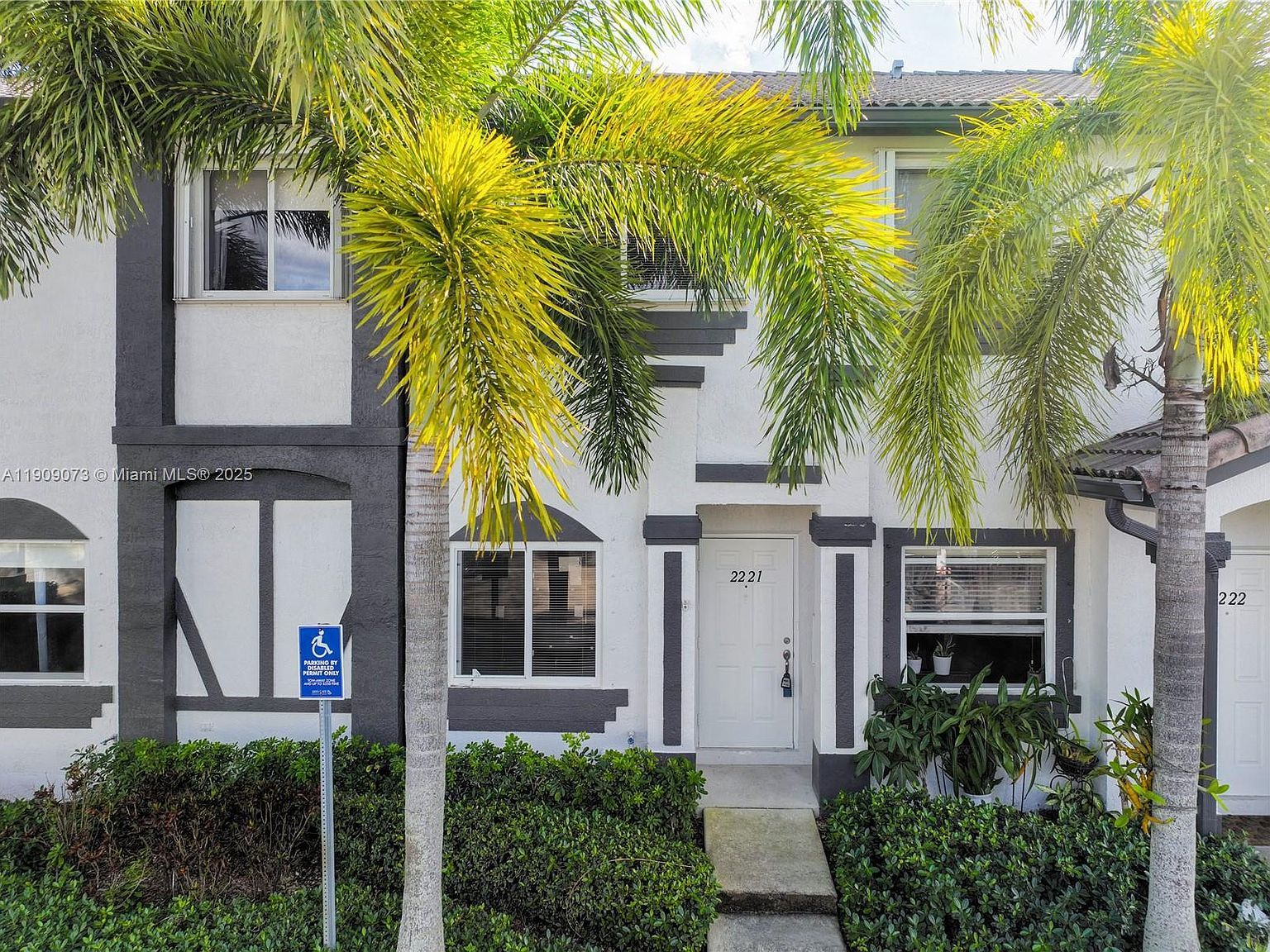 2221 SE 26th Ln Homestead, FL 33035 - Thumbnail 4