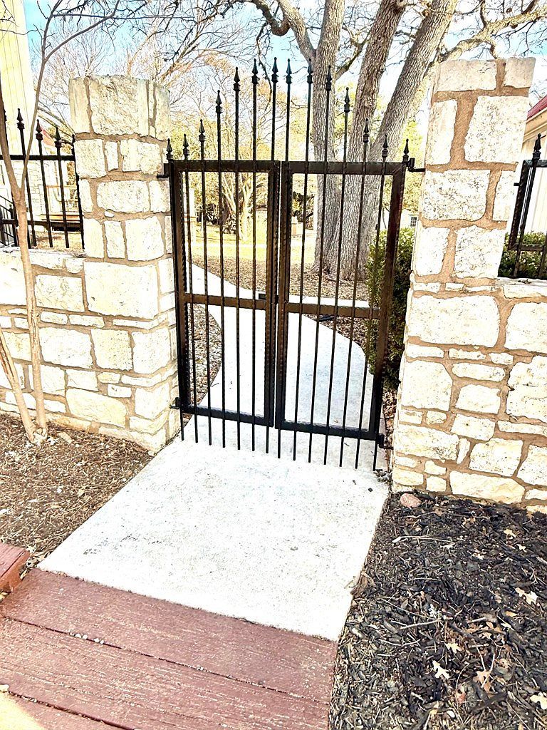 125 Catalina Ct Kerrville, TX 78028 - Thumbnail 4