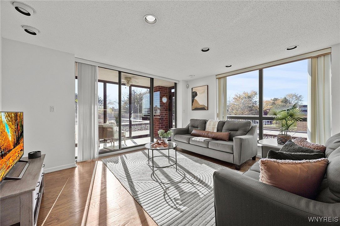 201 Admirals Walk Cir #201 Buffalo, NY 14202 - Thumbnail 4