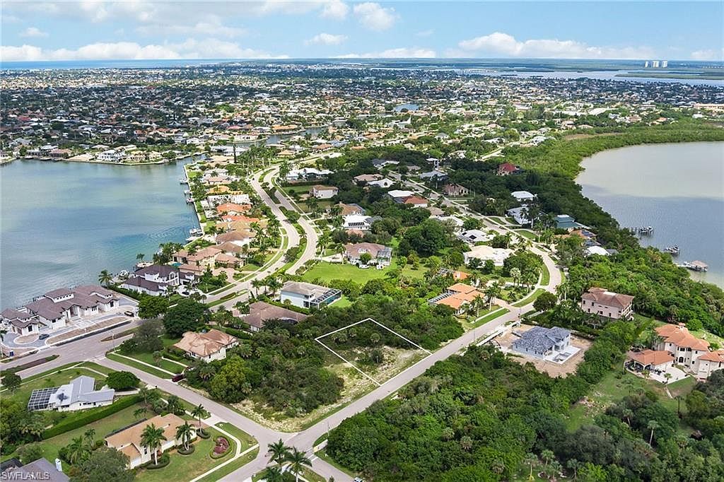 680 Inlet Dr Marco Island, FL 34145 - Thumbnail 4