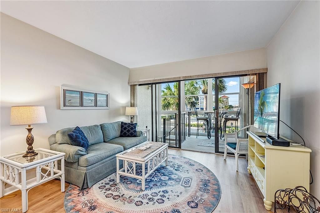 807 River Point Dr APT 105D Naples, FL 34102 - Thumbnail 4