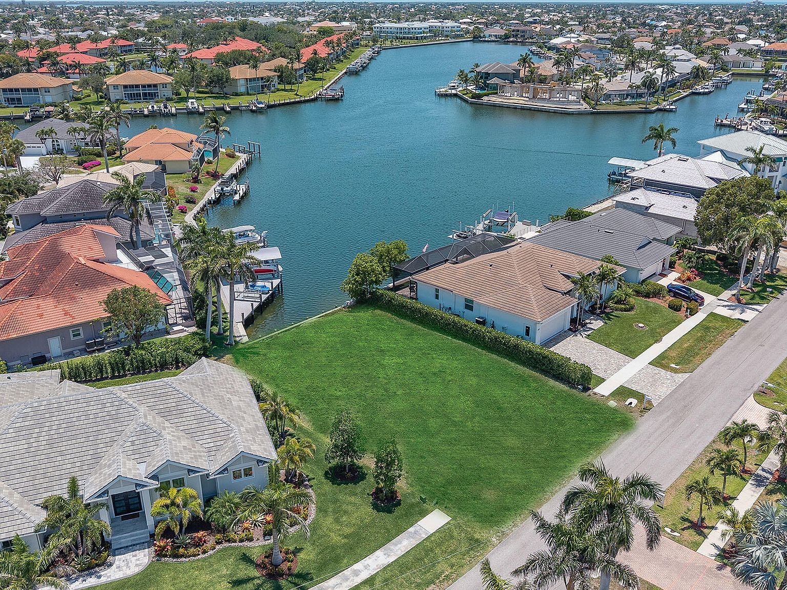 269 Bass Ct Marco Island, FL 34145 - Thumbnail 4