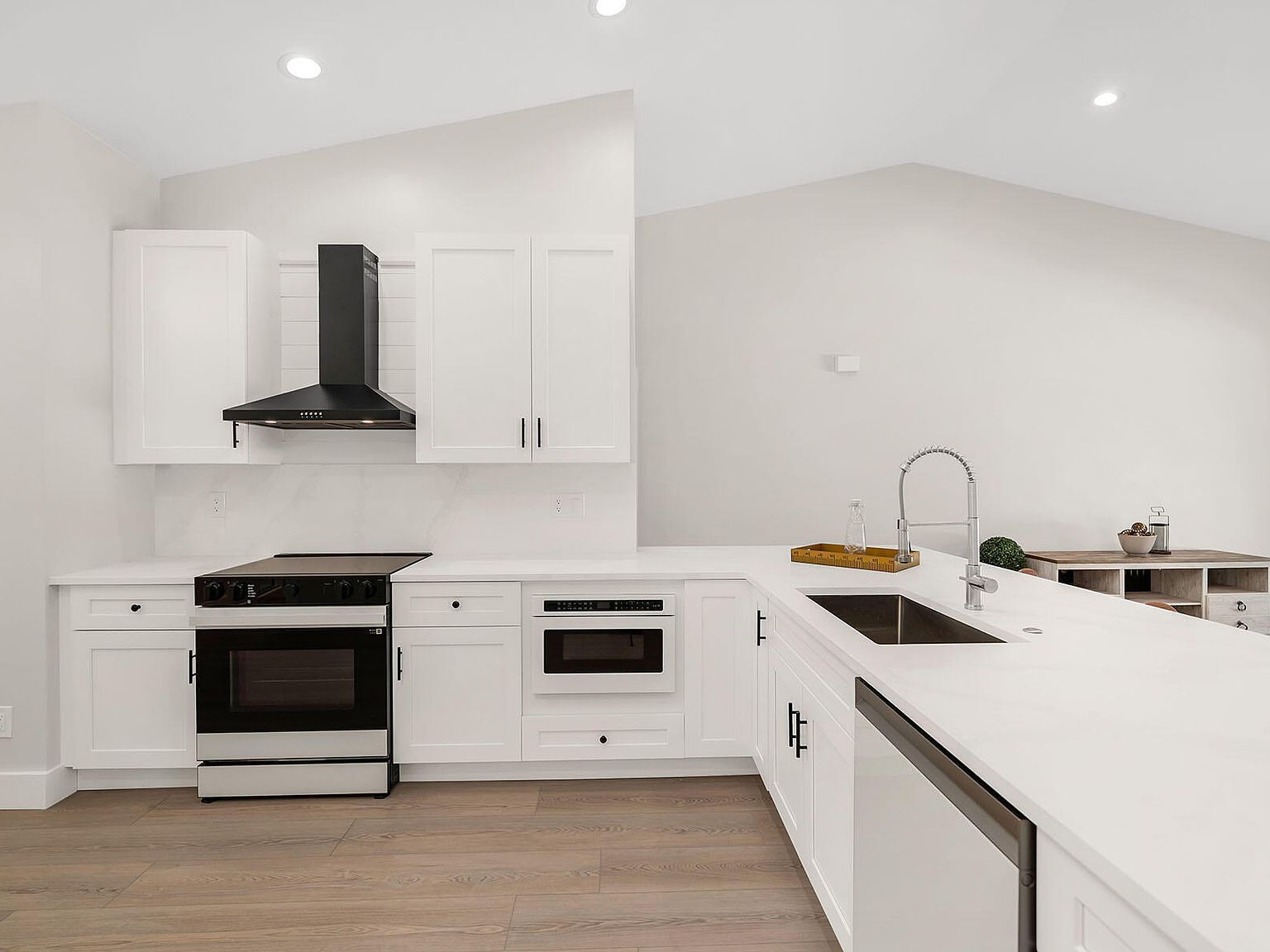 581 Country Walk Ct Naples, FL 34104 - Thumbnail 4