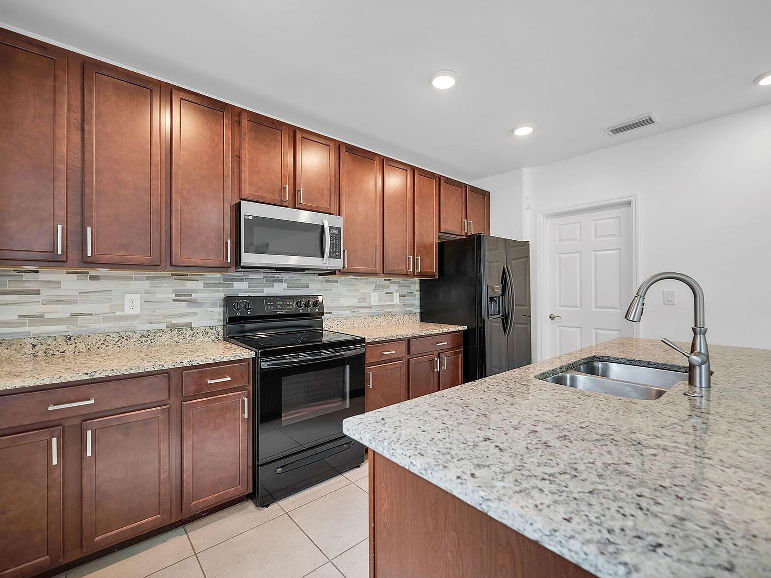 26974 Wildwood Pines Ln Bonita Springs, FL 34135 - Thumbnail 4