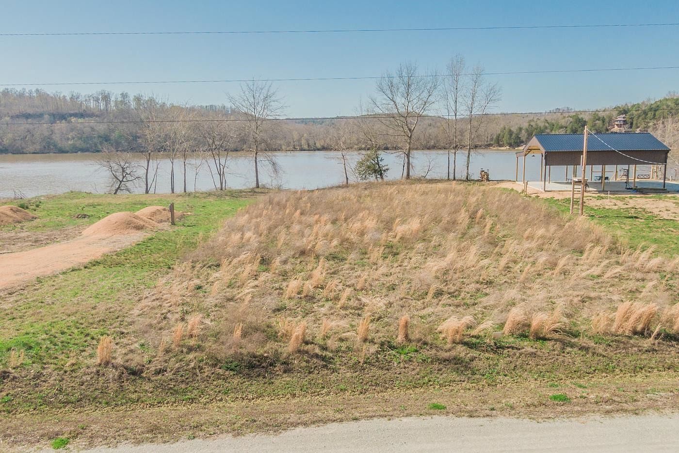 992 River Front Dr Clifton, TN 38425 - Thumbnail 4