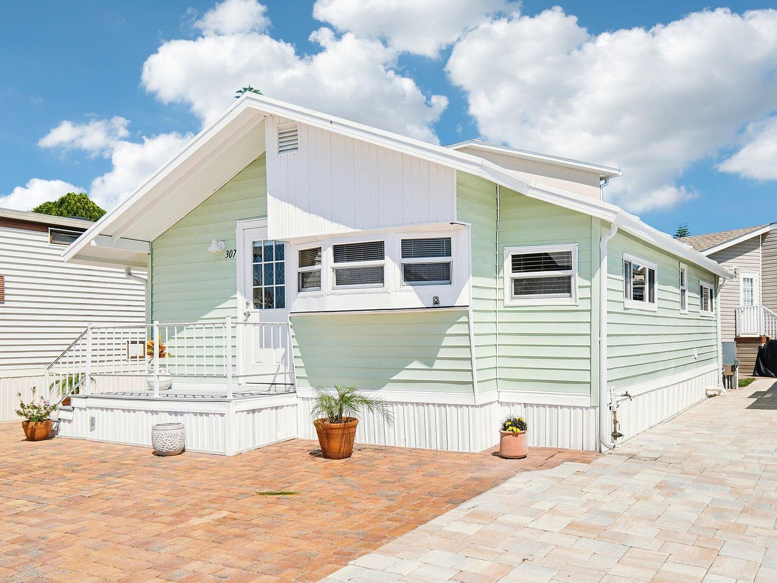 307 Nettles Blvd Jensen Beach, FL 34957 - Thumbnail 4