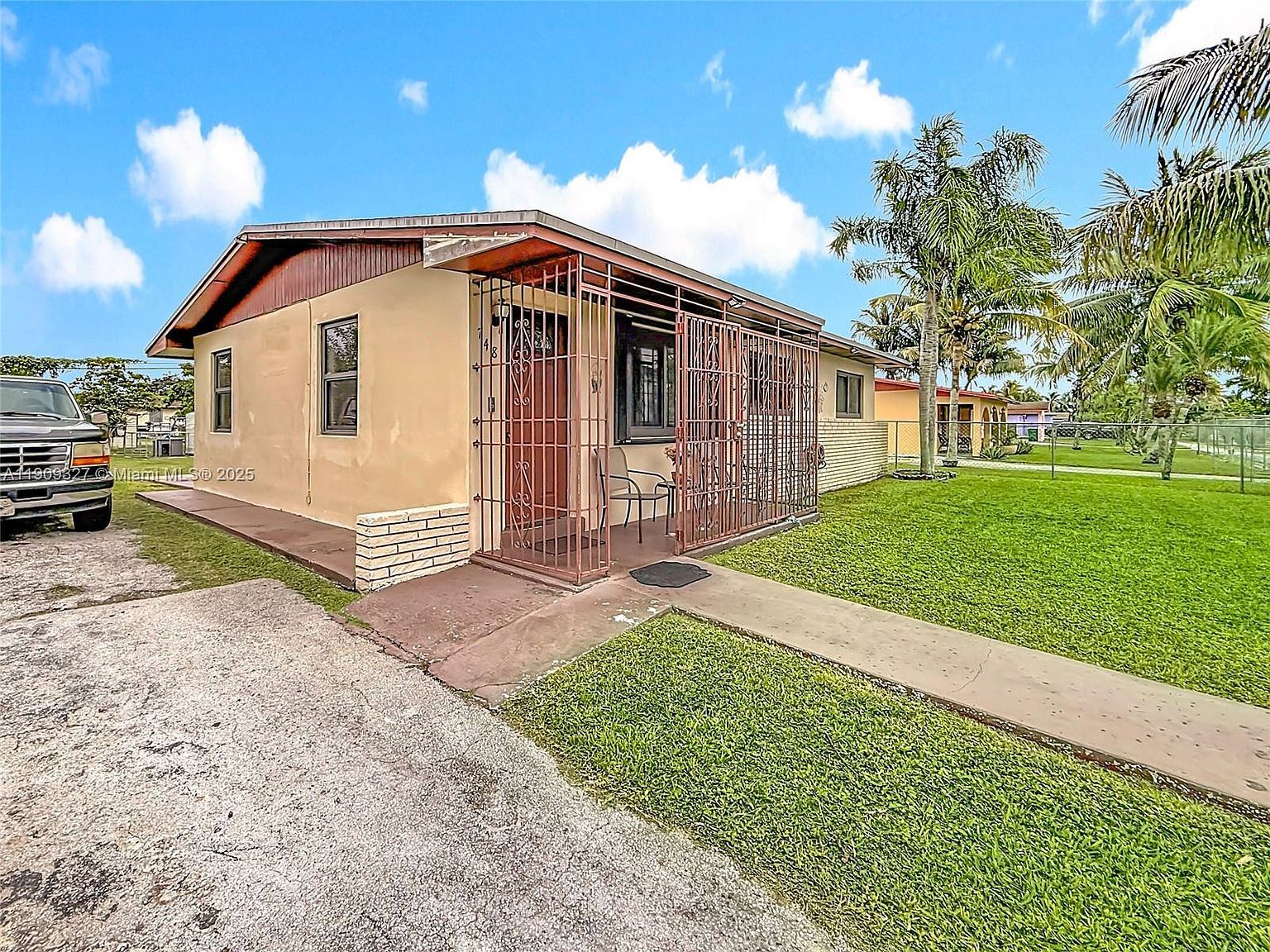 748 NW 2nd St Florida City, FL 33034 - Thumbnail 4